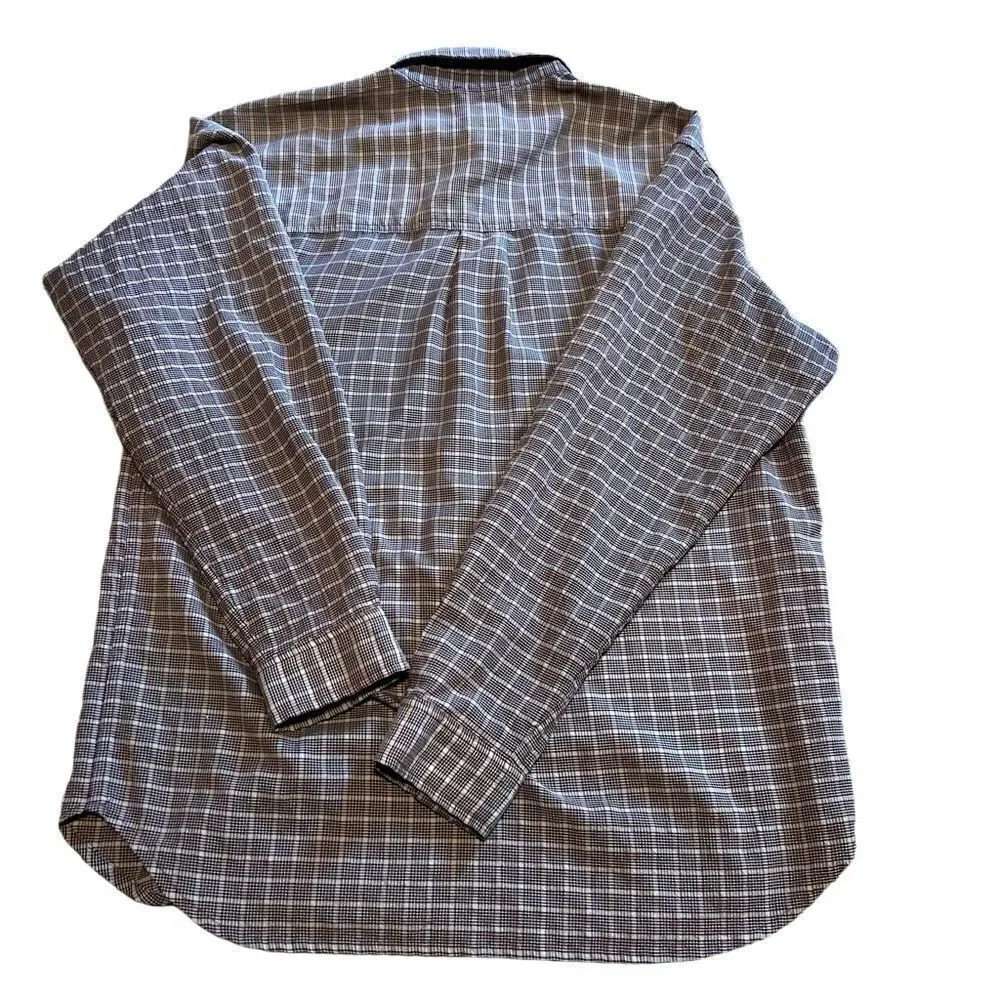 The North Face Plaid Button Down Shirt with Slightly Textured Fabric. Sz M.